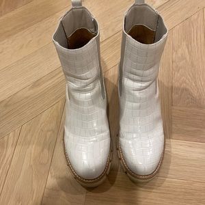 Vintage Havana, winter white, faux leather boots